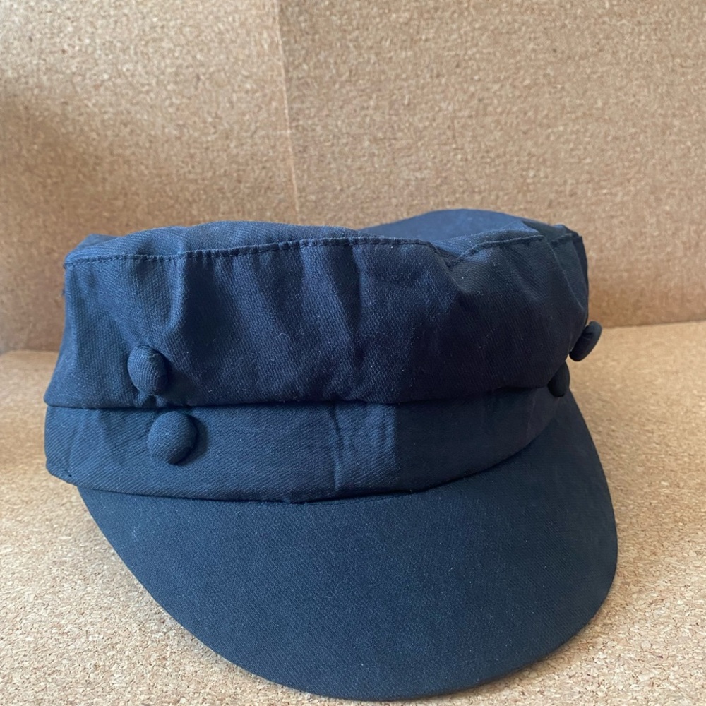 Black Women’s Hat with Short Brim and Rounded Crown